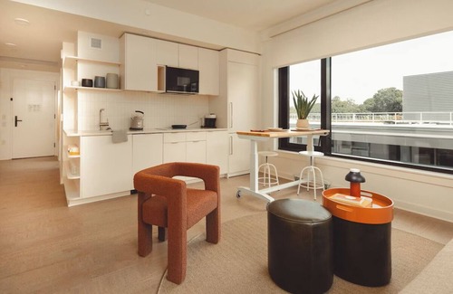 Old Fourth Ward Hotel | Scenic Rooftop Deck | 2-BR Loft Near Dining, BeltLine & Attractions