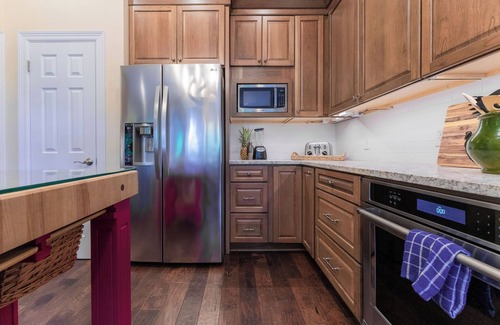 Apache Shores House | Scenic Seclusion Near Austin: 2 Luxe Suites, Designer Dining & City Access