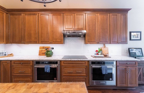 Apache Shores House | Scenic Seclusion Near Austin: 2 Luxe Suites, Designer Dining & City Access