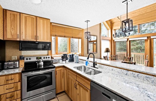 Lutsen House | Scenic Ski-In/Ski-Out Townhome | Resort Perks