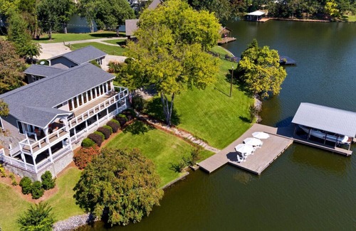 Leesburg House | Scenic Solitude · Scenic Solitude on Weiss Lake
