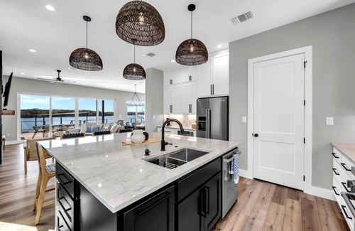 Kingsland House | Scenic Sunsets-private pool, boat lift, game room