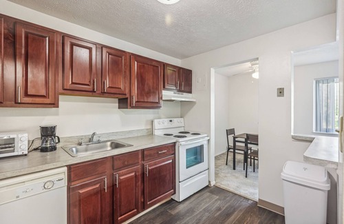 Parma Apartment | Scenic Towers 3012 I Cozy & Comfy I Free Parking