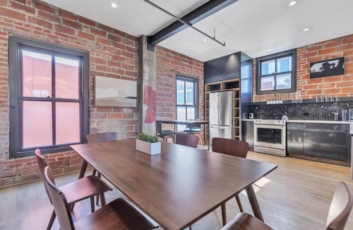 Downtown San Antonio Apartment | Scenic Urban Escape | Kitchen & Laundry | Explore San Antonio's Top Landmarks