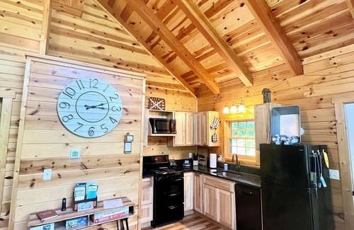 Logan Cabin | Scenic View in Hocking Hills! - The Nest