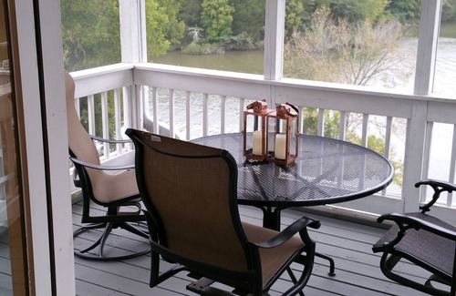 Mount Juliet House | Scenic View Of Lake Yet Close To Downtown Nashville. Swim and fish behind house