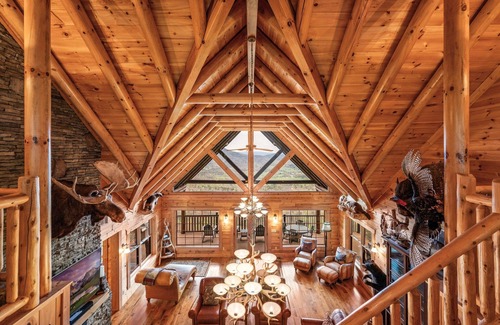 Gatlinburg - Pigeon Forge Cabin | Scenic Views Estate:2025 Specials!