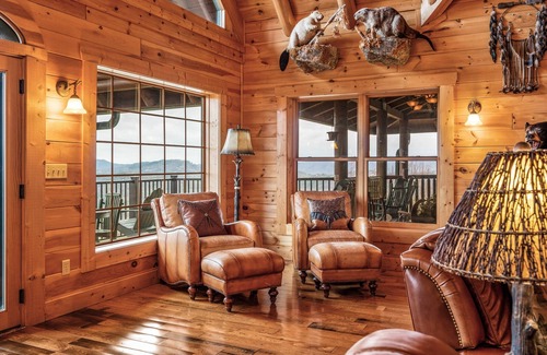 Gatlinburg - Pigeon Forge Cabin | Scenic Views Estate:2025 Specials!