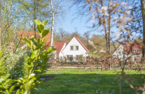 Ferienpark Gut Langen House | Scenic Villa Retreat with Pets