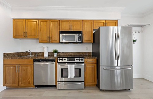 Colee Hammock Apartment | Scenic Waterfront Condo – Near Las Olas & Beach