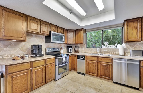 Bearss Plaza House | Scenic Waterfront Getaway – Private Stay