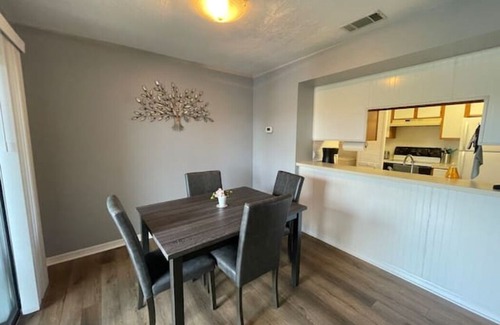 Alachua Condo | Scenic Waterviews - 2/2 King Condo with pool