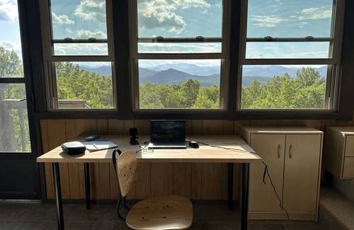 Clarks Chapel House | Scenic Western Carolina Mountain Retreat - Spacious 4-bedroom house with WiFi