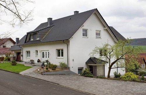Waßmuthshausen Apartment | Schöne Ferienwohnung mit gemütlicher Terrasse
