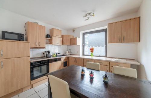 Eller Apartment | Schöne, möblierte Wohnung mit Balkon und Tiefgarage