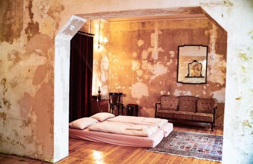 Schoeneberg Apartment | Schöneberg Holiday Flat & Art Gallery