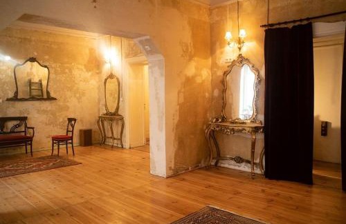 Schoeneberg Apartment | Schöneberg Holiday Flat & Art Gallery