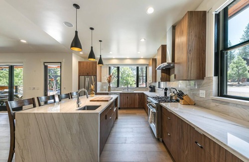 Truckee House | Schaffer's Mill Golf, Ski & Tahoe 5Br 5Bt Mountain Retreat w Club Amenities