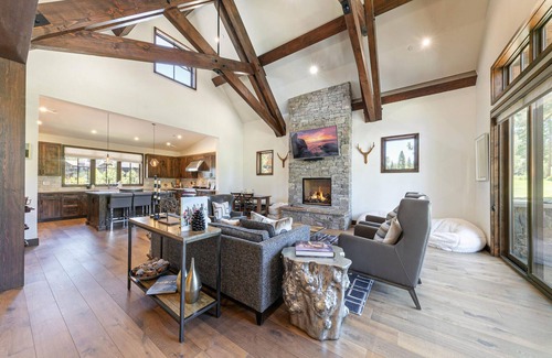 Ponderosa Palisades House | Schaffer's Mill Luxury Home, Hot Tub, Golf & Mountain Views, Amenities Access