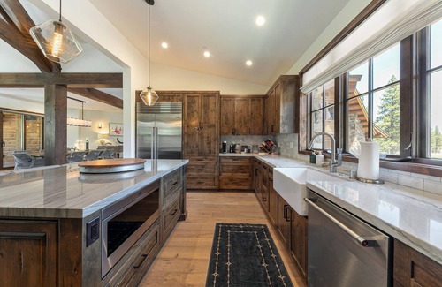 Ponderosa Palisades House | Schaffer's Mill Luxury Home, Hot Tub, Golf & Mountain Views, Amenities Access