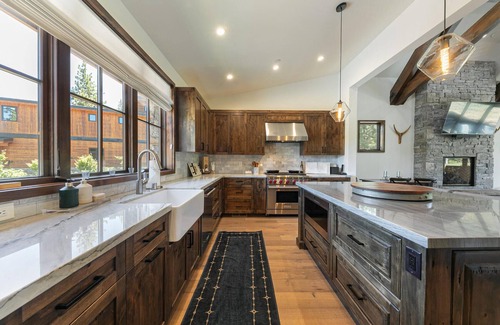 Ponderosa Palisades House | Schaffer's Mill Luxury Home, Hot Tub, Golf & Mountain Views, Amenities Access