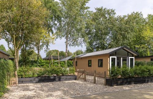 Krachtighuizen Ski Chalet | Schitterend 4 persoons Tinyhouse met HOTTUB aan de bossen in Putten 4-16