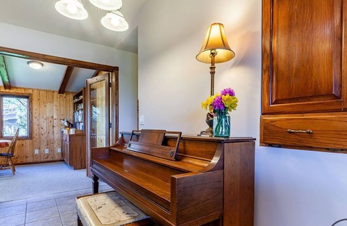 Montague House | Scholl Farm Cottage - Unique FARM STAY close to Lake Michigan