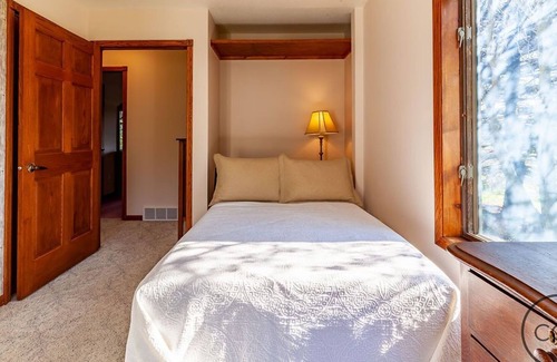 Montague House | Scholl Farm Cottage - Unique FARM STAY close to Lake Michigan