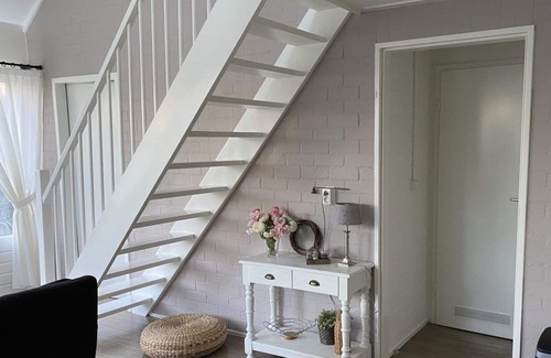 Breskens House | Schoneveld 183 of type Duinroos located at the Schoneveld holiday park is built as a 4 under a roof House and is very practical and cosy. The House is particularly suitable for 1 to 4 people.