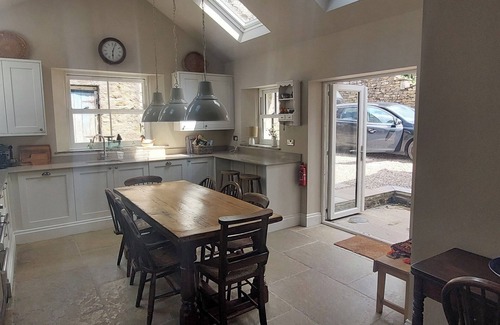 Fremington House | SCHOOL HOUSE, pet friendly, character holiday cottage in Hurst