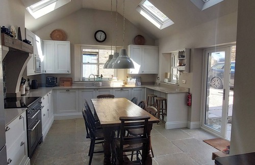 Fremington House | SCHOOL HOUSE, pet friendly, character holiday cottage in Hurst