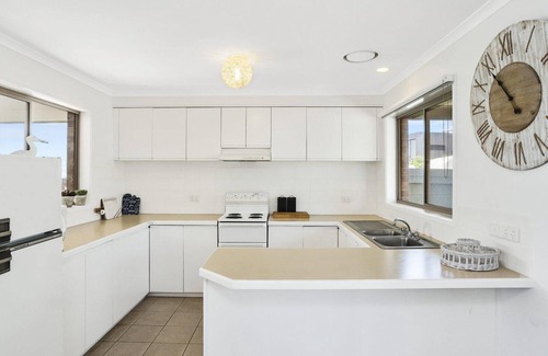 Apollo Bay Apartment | Schram - Views Over Apollo Bay, Ocean, Beach & Otways