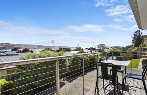 Apollo Bay Apartment | Schram - Views Over Apollo Bay, Ocean, Beach & Otways