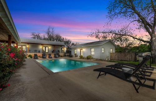 Fredericksburg House | Schubert Inn Combo with Pool