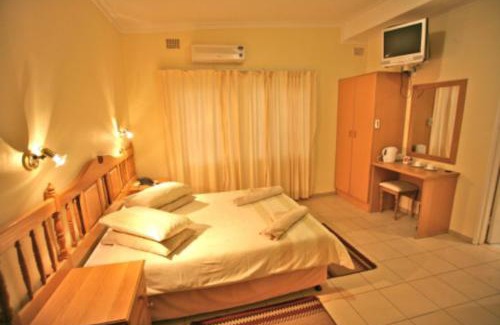 Keetmanshoop House | Schuetzenhaus Guesthouse