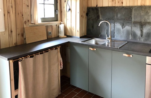 Oberhavel Apartment | Schwalbennest - 2022 Eröffnete Maisonette-ferienwohnung auf Vierseithof