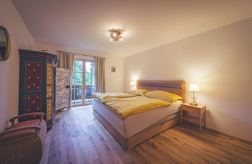 Sankt Wolfgang im Salzkammergut House | 'Schwarzensee' holiday flat with mountain view, shared terrace and Wi-Fi