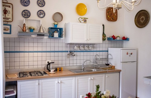 Ruggero Settimo Apartment | scirocco house apartment located in the heart of Palermo, accessible by car