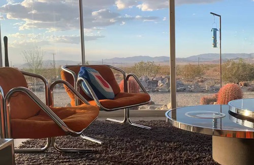 Wonder Valley House | SCORPIO RISING 5 Acre MidCentury Pool Outdoor Spa