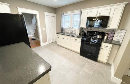 Scotia House | Scotia Getaway: Spacious 3bed 2bath | K & Q Beds