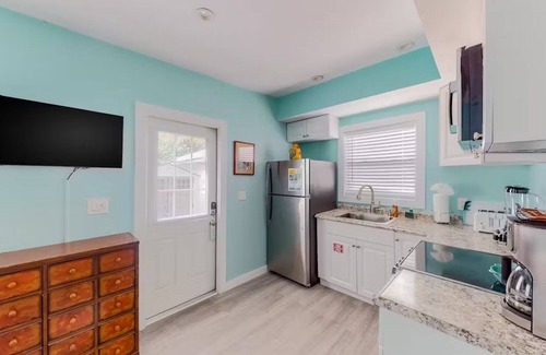 Downtown Apartment | Scott's Cottage - Truman @ Duval | Perfect Location! Ideal for Solos &Couples