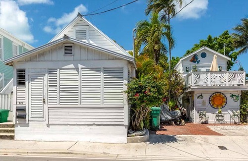 Downtown Apartment | Scott's Cottage - Truman @ Duval | Perfect Location! Ideal for Solos &Couples