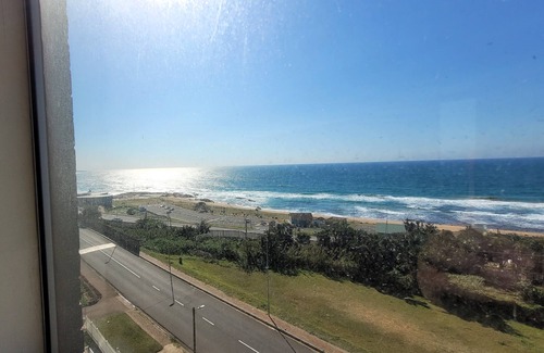 Saint Michael's on Sea Apartment | Scottburgh Views - Smile & Wave