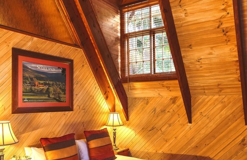 North Tamborine House | Scottish Manor nestled in lush tropical Rainforest next to bubbling stream.