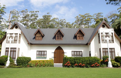 North Tamborine House | Scottish Manor nestled in lush tropical Rainforest next to bubbling stream.
