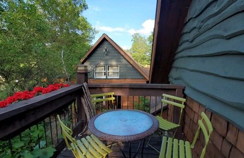 Caroline Apartment | Scottland Yard Farm- Peacock's Perch