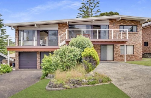 Mollymook Beach Apartment | Scotts Ocean View Sum
