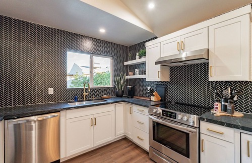 Scottsdale House | Scottsdale/4BR/Heated Pool/Patio/Foosball/Pong/Dogs/8 minutes to Old Town!