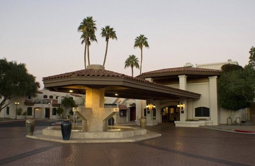 Arcadia Condo | Scottsdale Camelback Resort Classic 3BR Condo with Playground