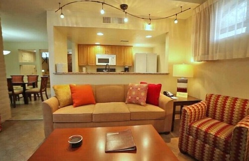 Arcadia Condo | Scottsdale Camelback Resort Classic 3BR Condo with Tennis Courts